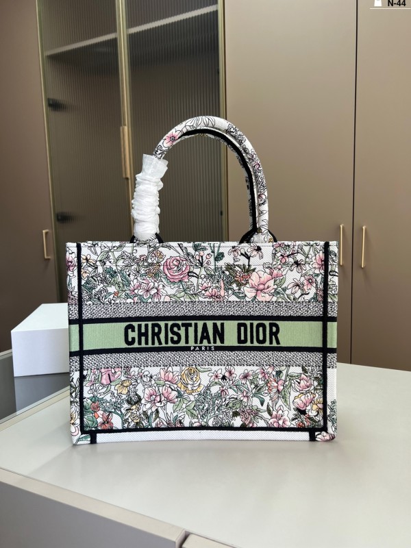 DIOR 600